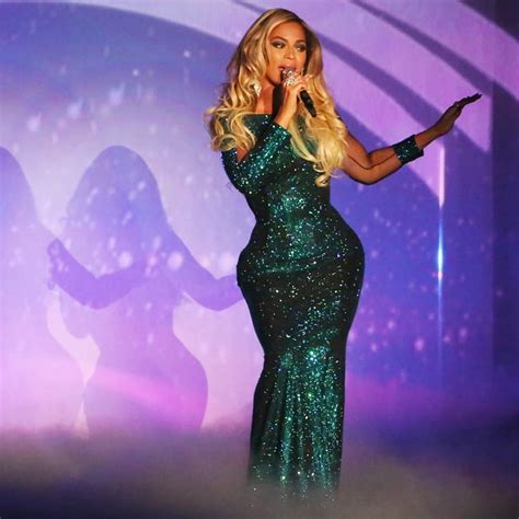 Beyonce In Green Dress At The Brit Awards Popsugar Fashion