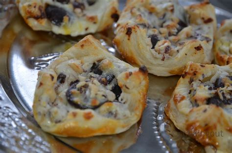 A couque suisse is a viennoiserie sweet roll, somewhat similar to a danish pastry. Danish pastry petit suisse et chocolat noisette - Un an pour faire son cooking out
