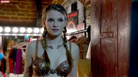Nackte Danielle Panabaker In Grimm