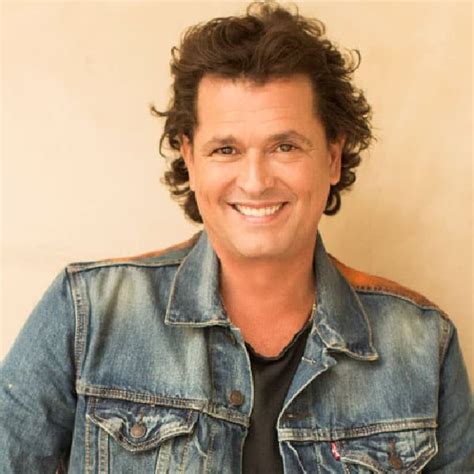 Colombian singer, songwriter, and actor carlos vives launched his music career in 1991 while portraying legendary vallenato composer rafael escalona in a telenovela about his life. La vida desconocida, familia y pareja de Carlos Vives