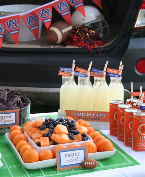 No one does tailgate eats quite like southerners. Auburn tailgate ideas via http://amypartyideas.blogspot ...