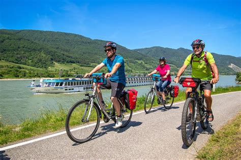 Donau Mit Rad Schiff MS Swiss Crown Passau Budapest