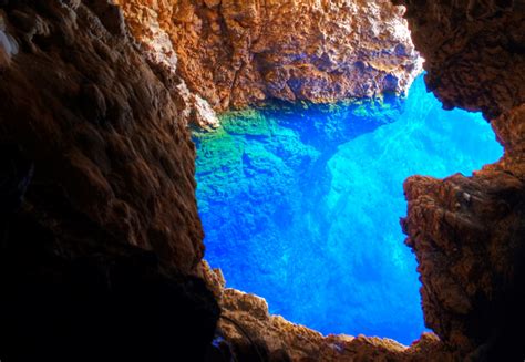 15 Impressive Underwater Caves That Will Mesmerize You Page 3