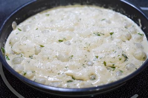 Add salt, onion, and parsley. How To Make Easy Pearl Onions In Cream Sauce - Living Vegan