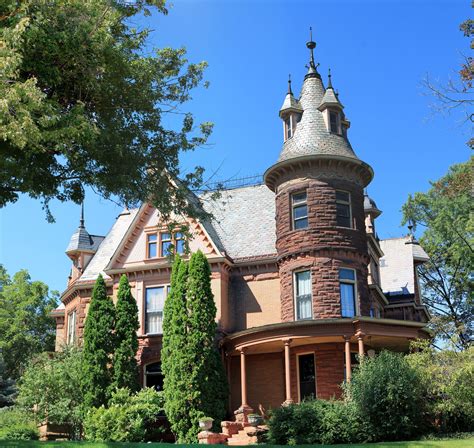 The Ten Most Haunted Places in Michigan | Henderson castle, Most haunted places, Most haunted