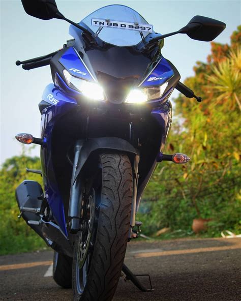 Here are high definations (hd) pics of yamaha r15 v2.0. R15 Bike New Model Images Download