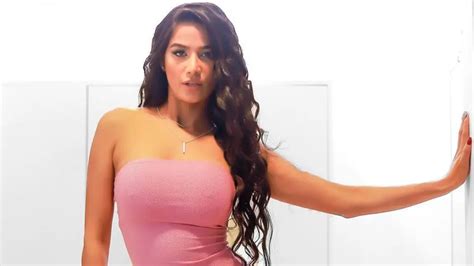 Poonam Pandey Breaks Internet With Her Bold And Sultry Video Watch