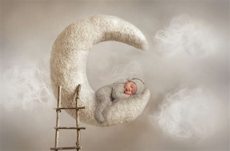 Vor dem ersten gebrauch sollte ein neuer schnuller immer zuerst einmal ausgekocht werden. Neugeborenen Fotografie