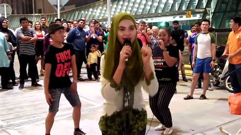 Perawan Atau Janda Lara Feat Retmelo Buskers Di Kfc Bukit Bintang
