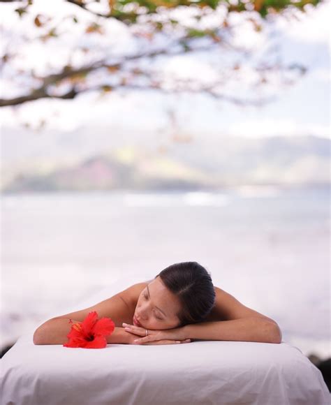 Kauai Spa Beachside Massage I Would Love To Have A Lomi Lomi Massage Here Dream Honeymoon
