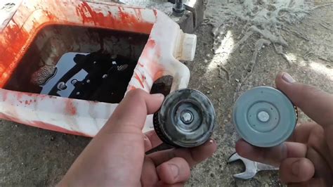 Video ini saya akan mengajarkan bagaimana untuk menukar minyak hitam motor anda sendiri. #9 modenas kriss 110 [tukar minyak engine, oil filter ...
