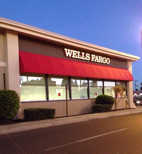 Wells fargo, america's third largest bank, said the service would be available for wealthy clients. Wells Fargo Bank - Burien