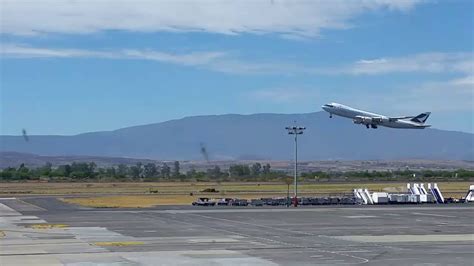 Your best options to get to the city center are to either take a taxi or use the airport servicio colectivo minibus, connecting to the city center hourly. Cathay pacific cargo (boeing 747) | GDL airport - YouTube
