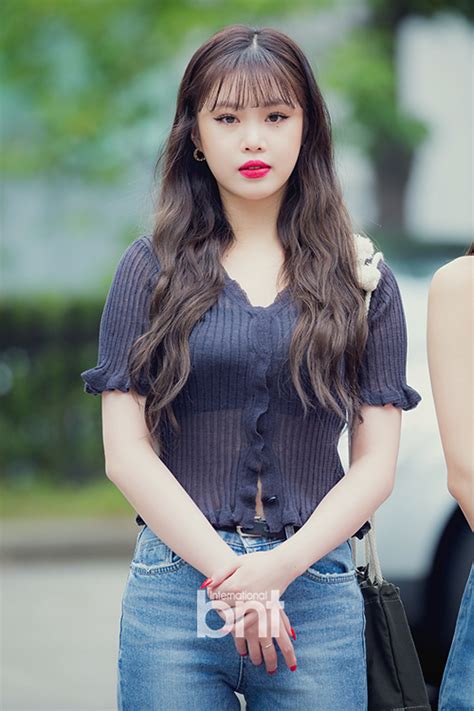 아이들 #수진 나도 서수진같은 동생 주라 뭐? bnt포토 여자아이들 수진 입술이 빨개요 | 한경닷컴