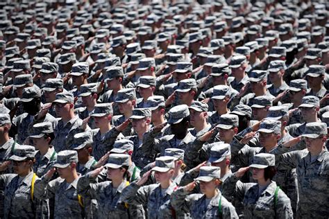 Banco De Imagens Pessoas Multidão Militares Formação Soldado