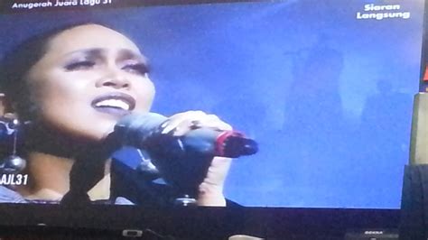 Kusesali kerna pernah cuba sakiti hatimu sedang diri ini tidak mampu. AJL31 dayang nurfaizah - lelaki teragung - YouTube
