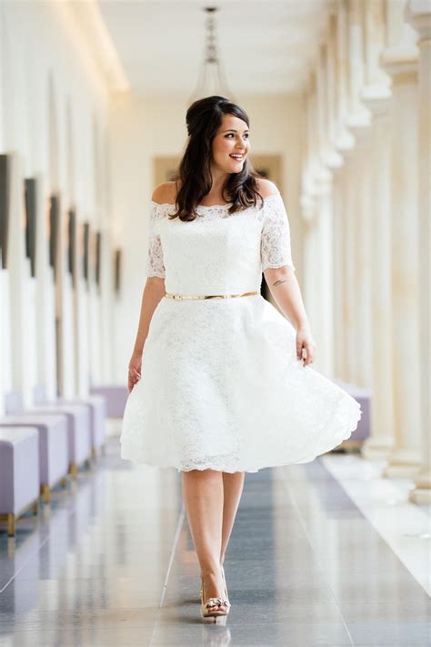 Dieses wunderschöne brautkleid ist trägerlos. Plus Size Brautkleid von küssdiebraut für Curvy Brides ...