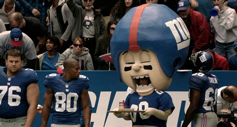 Campbell Revives Nfl Mom Ad With Giants Victor Cruz The New York