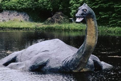 Die liste von dinosaurierfilmen listet die wichtigsten dinosaurierfilme.alle filme sind chronologisch aufgeführt, um die historische entwicklung aufzuzeigen. Reconstruction statue of Nessie, the Loch Ness monster, as ...