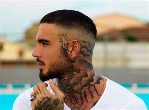 Hair is cut at a shorter length near the bottom and is gradually blended into a longer length higher up towards the top of your head. 22 Best Mid Fade Haircuts for Men (2020 Trends)