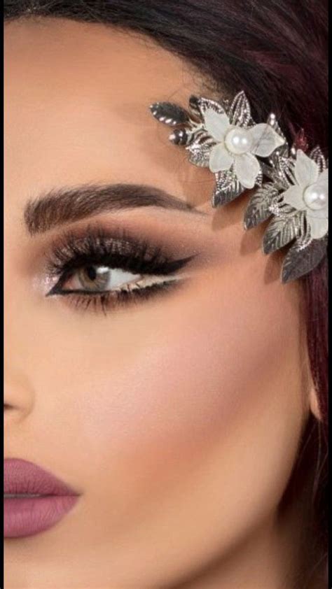Pin By Zhame 🕊️ Jonter On Zhames Nimbo Glitter Makeup Looks Smokey Eye Makeup Elegant Makeup