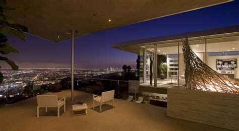 Firstly,two women with different personalities have met! Los Angeles Homes with a View by McClean Design