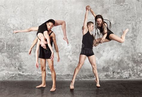 Pair Of Dancing Contemporary Dance Stock Image Image Of Acrobat Flexible