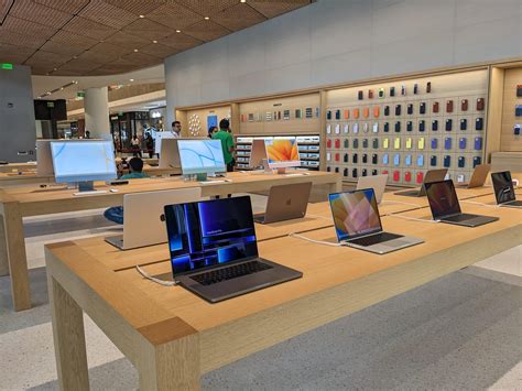 Heres A First Look Of The Apple Store That Opens In Mumbai Tomorrow