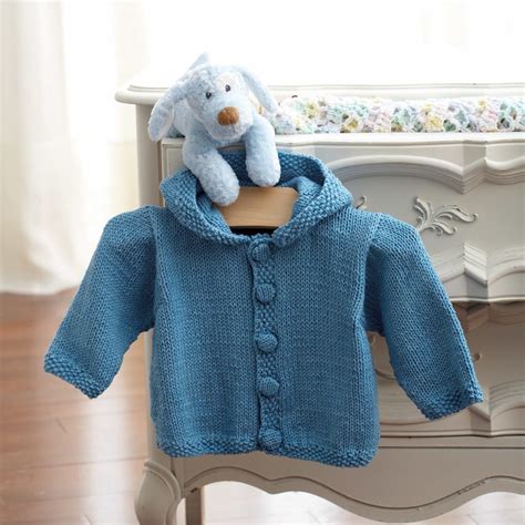 The button detail is perfect for your little babes. Free Knitting Pattern for Baby Cardigans - Knitting Bee