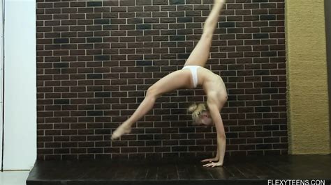 Hot Teen Babe Does Gymnastics Naked Dora Tornaszkova Eporner