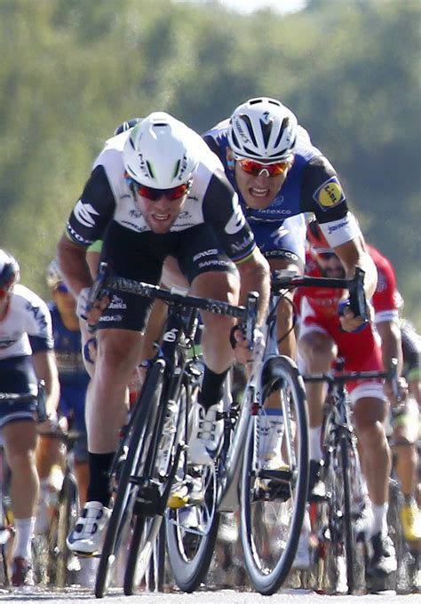 Pictured at the london 2012 olympic road race | source. Mark Cavendish sprint to cross the finish line stage 14 ...