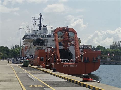 Together, the two vessels form the rsn's submarine rescue capability. MV Swift Rescue - Wikipedia