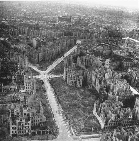 Berlin 1945 Aerial View Of Bombed Out Buildings In The Sch Flickr