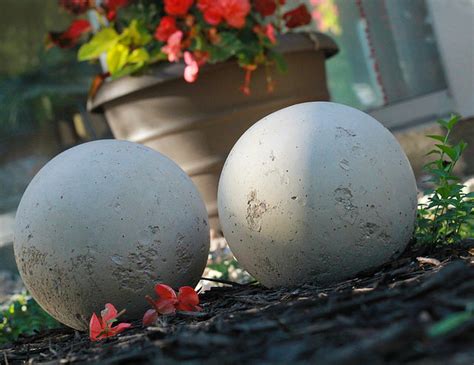 38 Beautiful Diy Garden Ball Ideas Garden Spheres Cement Garden