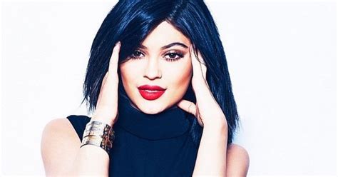 Kylie Jenner Official Makeup Tutorial Videos Coming Soon Here Are Her Beauty Secrets Huffpost
