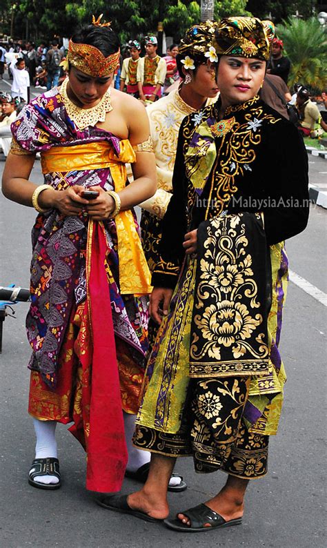 Indonesia National Costume Male And Female And I Dont Know I Love The