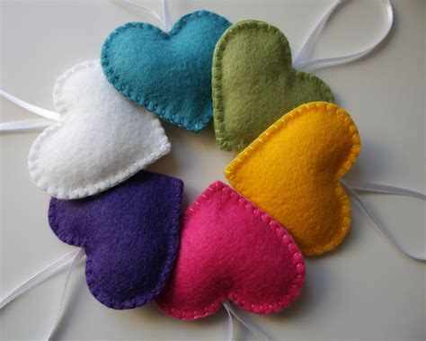 Colorful Felt Heart Ornaments Set Of 6 Etsy Idee Per Cucito Idee