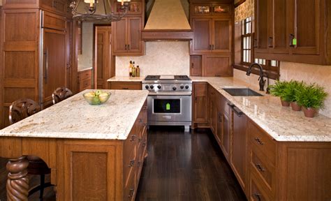 In planning, we have three important components for the kitchen. Like the cabinet color with tops. Cream with cinnamon countertops | Kitchen remodel small ...
