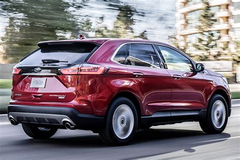 We think it's a 6 for styling. 2020 Ford Escape vs. 2020 Ford Edge: What's the Difference ...