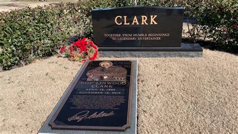 Roy Clarks Grave Youtube