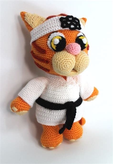 I'm in awe of how graceful that was. Aki, the Karateka Cat PDF Amigurumi Pattern - Sueños Blanditos