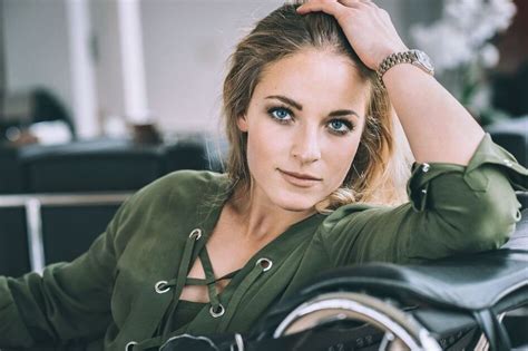 Die schweizer illustrierte bringt den leserinnen und lesern menschen näher, die in der schweiz leistungen erbringen: Vidéo : La carrière de Lara Gut - Sports Infos - Ski ...