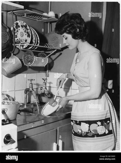 Housewife 1960s Hi Res Stock Photography And Images Alamy