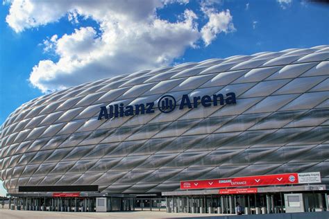 FC Bayern Allianz Arena Stadium & BMW World Tour | Homefans
