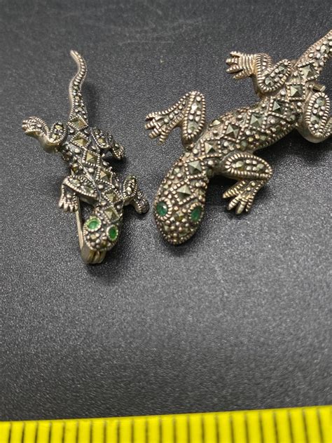 Pair Of Sterling Silver Marcasite Emerald Lizard Reptile Pins Brooch