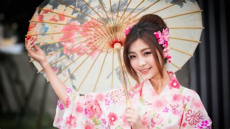 Fondos De Pantalla Hermosa Chica Japonesa Sonrisa Kimono Paraguas