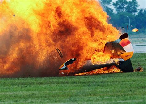 Two Killed After Stunt Plane Crashes In Ohio Ny Daily News