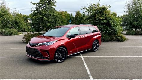2021 Toyota Sienna First Drive 36 Mpg And Design Flair Make The