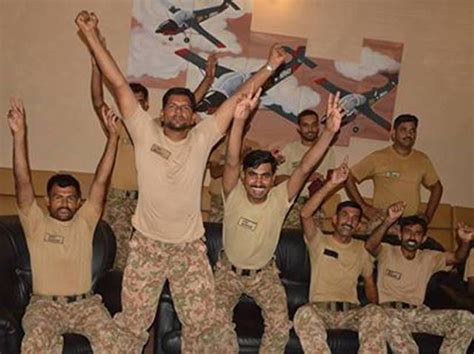 آرمی چیف نے پاکستان کی جیت کا جشن کیسے منایا اور سرحدوں کی حفاظت کرنے والے پاک فوج کے جوان جس انداز