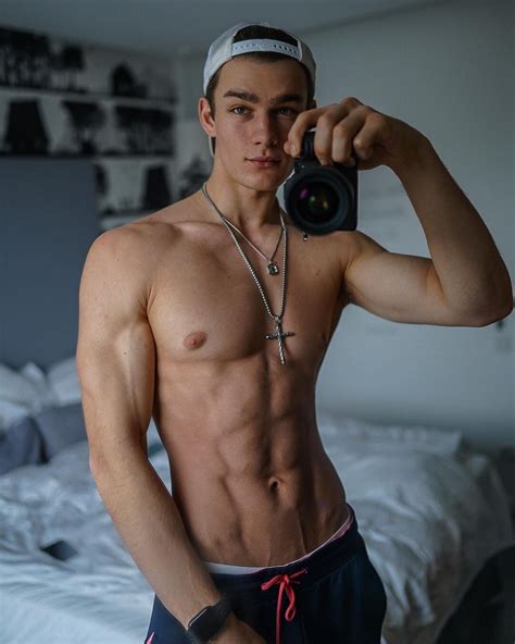 Sexy Gay Guy Luca Heubl Shirtless Skinny Fit Body Selfie